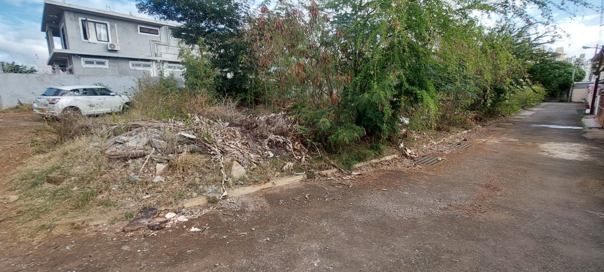 Residential land of 570 m2 for sale in Pointe aux Sables, west, Mauritius – LexpressProperty.com | 820034 | Ref01