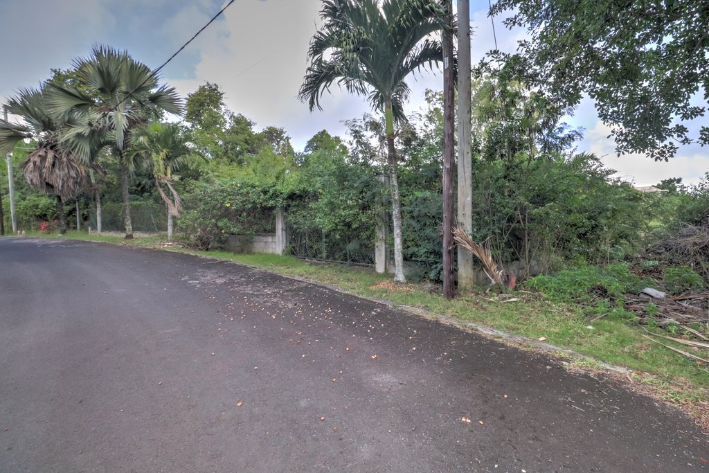 Residential land of 1370 m2 for sale in St Antoine, north, Mauritius – LexpressProperty.com | 819920 | Ref01