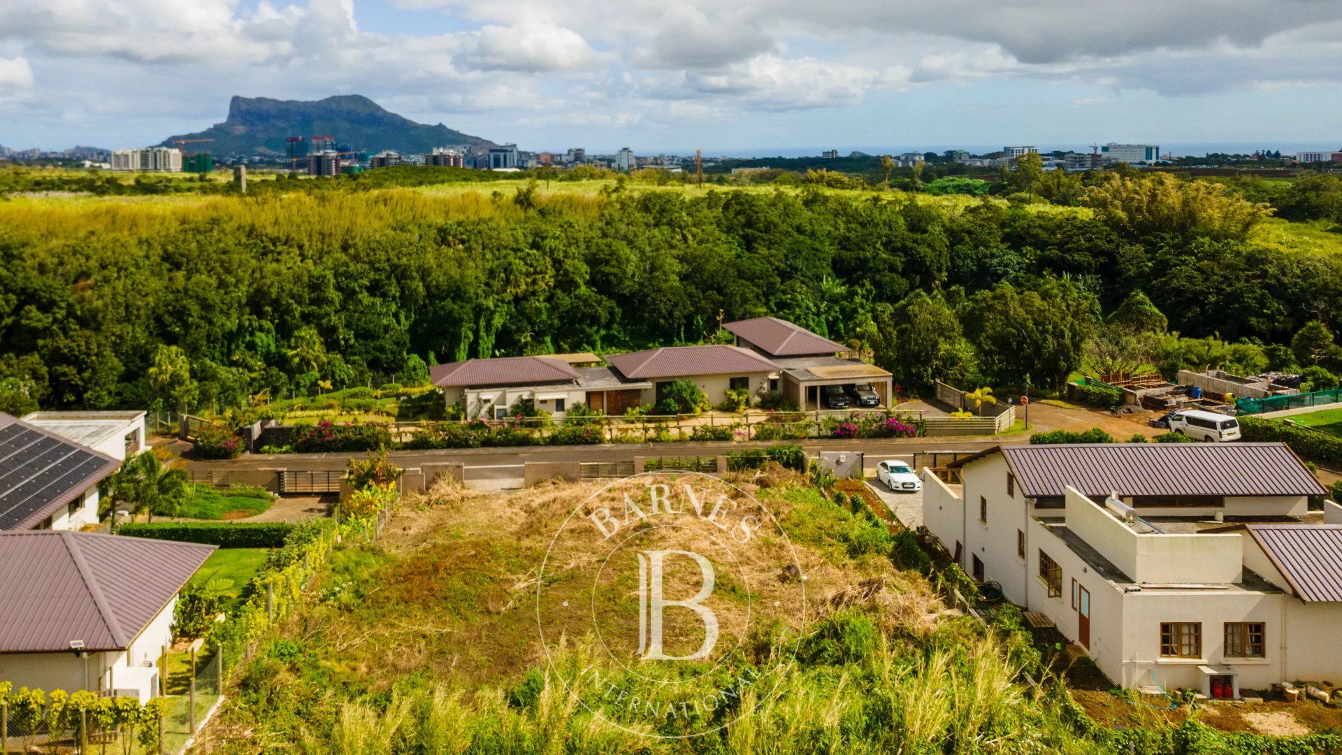 Residential land of 975 m2 for sale in Moka, center, Mauritius – LexpressProperty.com | 816555 | Ref01