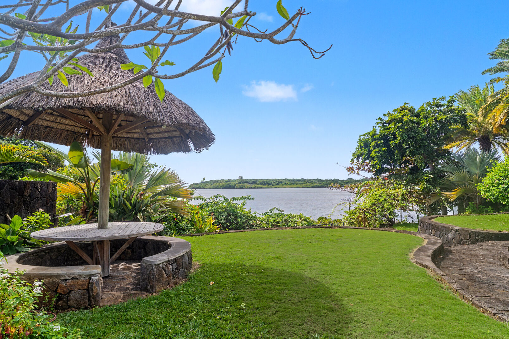 Maison / Villa 4 Chambre(s) en location à Poste de Flacq, est, île Maurice – LexpressProperty.com | 820910 | Ref01
