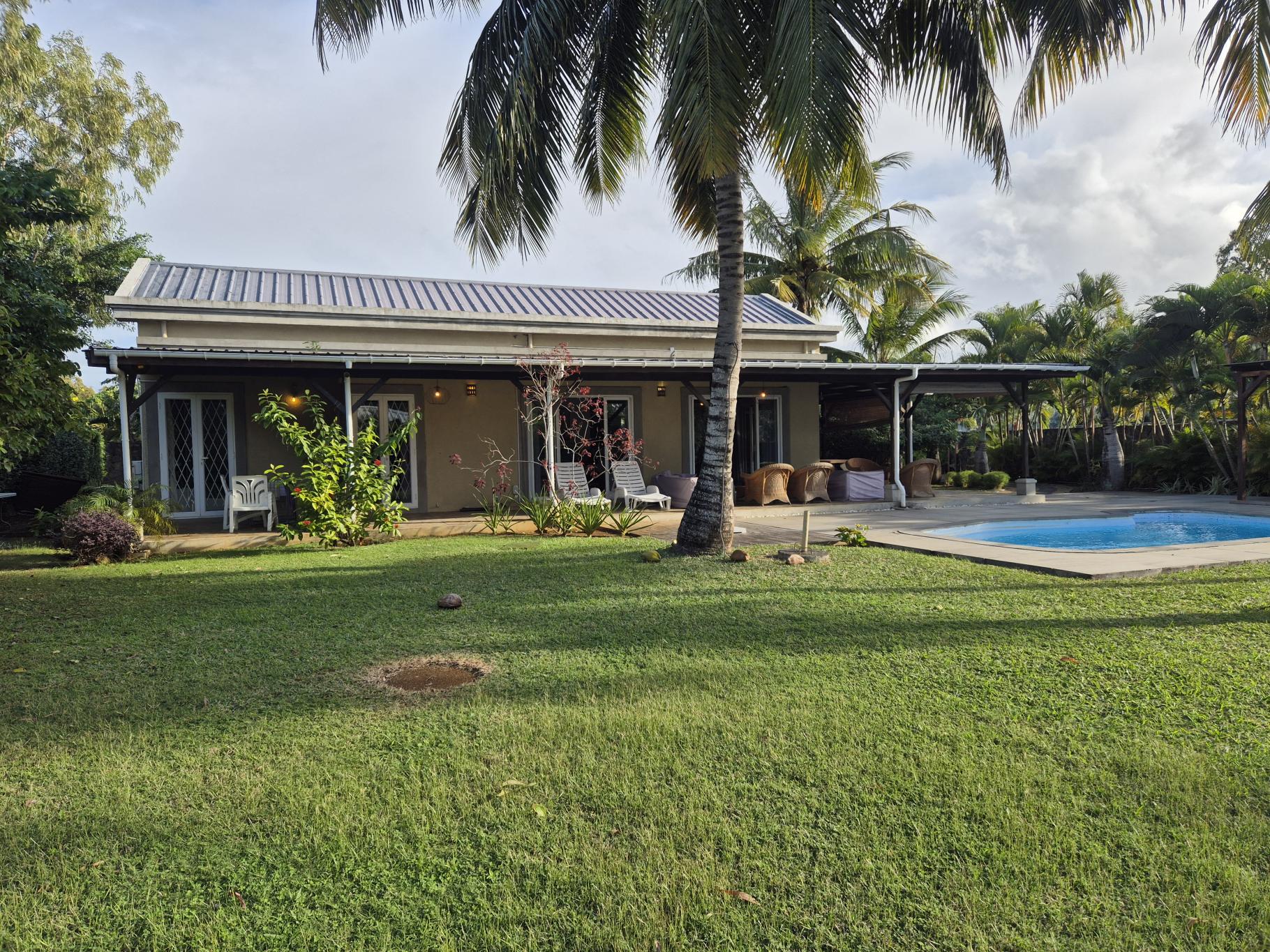 House / Villa of 4 bedrooms for rent in Roches Noires, north, Mauritius – LexpressProperty.com | 820845 | Ref01