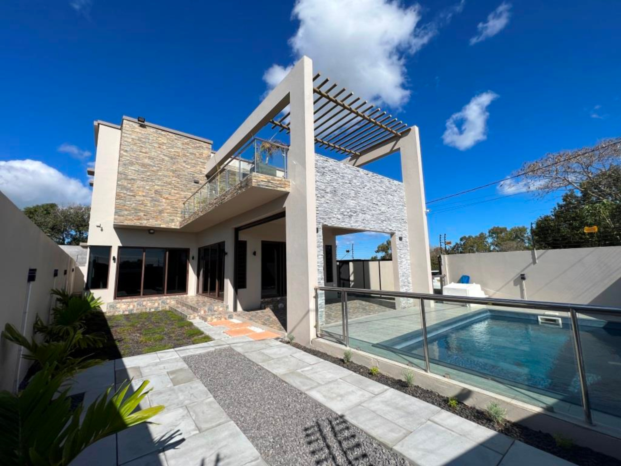 House / Villa of 4 bedrooms for rent in Petit Raffray, north, Mauritius – LexpressProperty.com | 822131 | Ref01