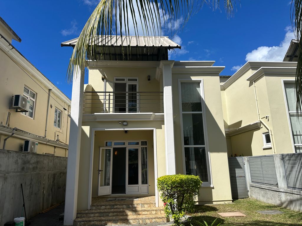 Townhouse / Duplex of 2 bedrooms for rent in Mon Choisy, north, Mauritius – LexpressProperty.com | 814053 | Ref01