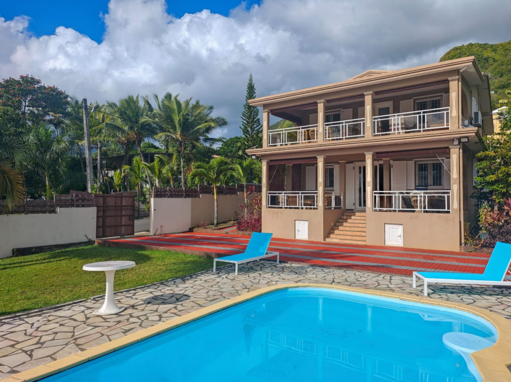 Maison / Villa 4 Chambre(s) en location à La Gaulette, ouest, île Maurice – LexpressProperty.com | 822502 | Ref01