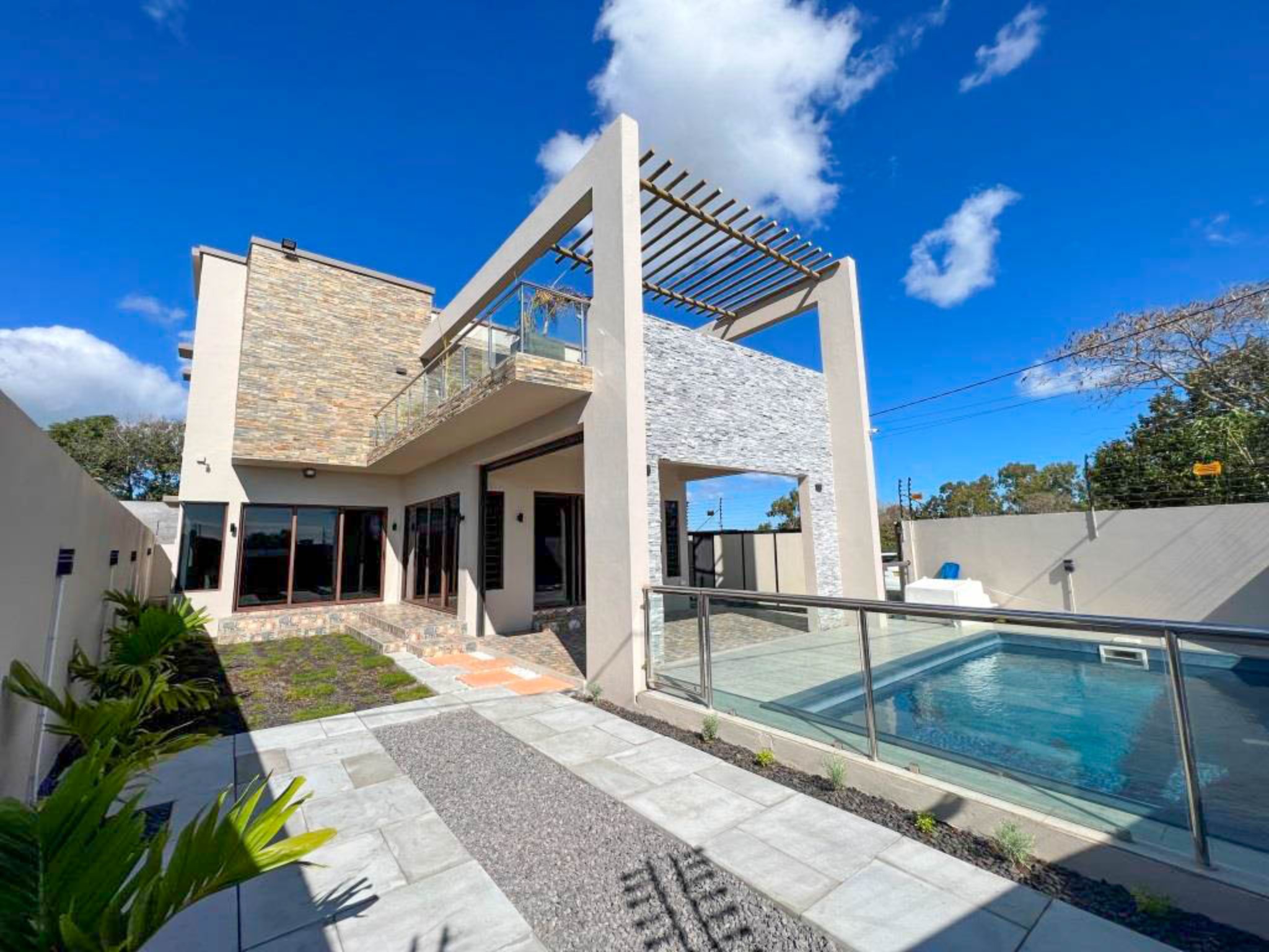 House / Villa of 4 bedrooms for rent in Petit Raffray, north, Mauritius – LexpressProperty.com | 822621 | Ref01