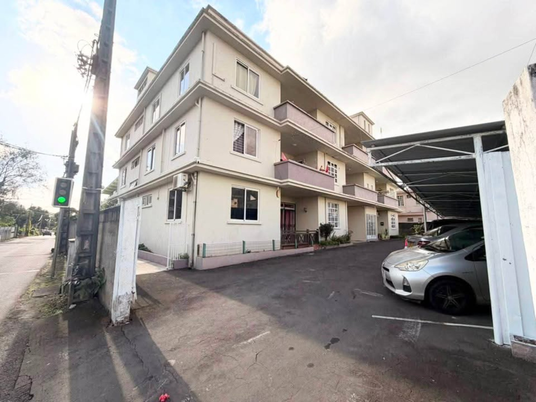 Apartment of 3 bedrooms for sale in Quatre Bornes, center, Mauritius – LexpressProperty.com | 823120 | Ref01