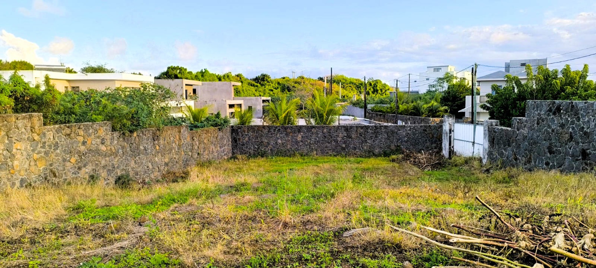 Residential land of 422 m2 for sale in Calodyne, north, Mauritius – LexpressProperty.com | 823274 | Ref01