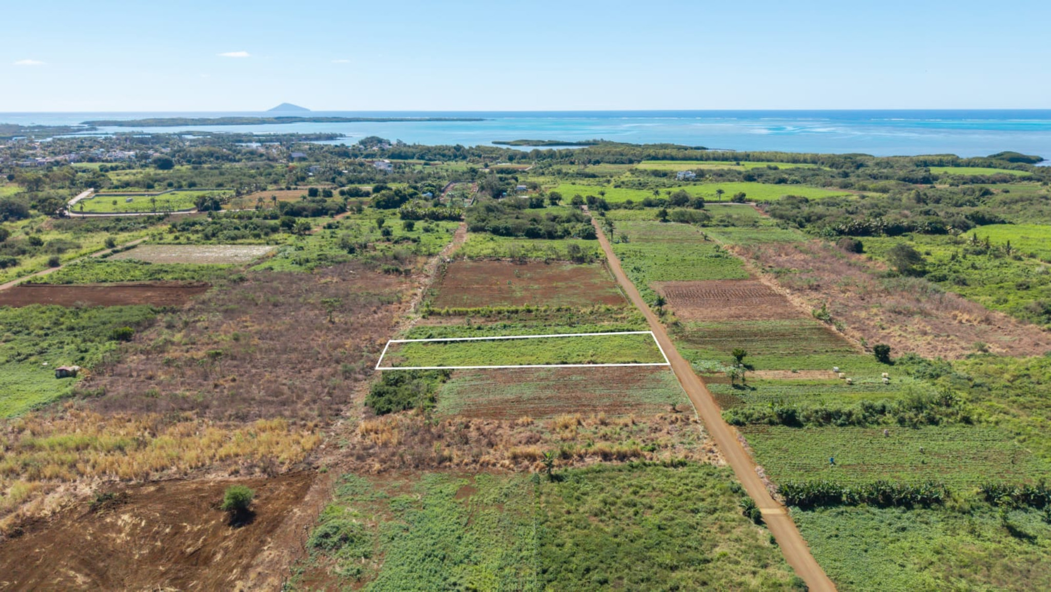 Terrain agricole de 2405.8959 m² en vente à Poudre d'Or, nord, île Maurice – LexpressProperty.com | 823452 | Ref01