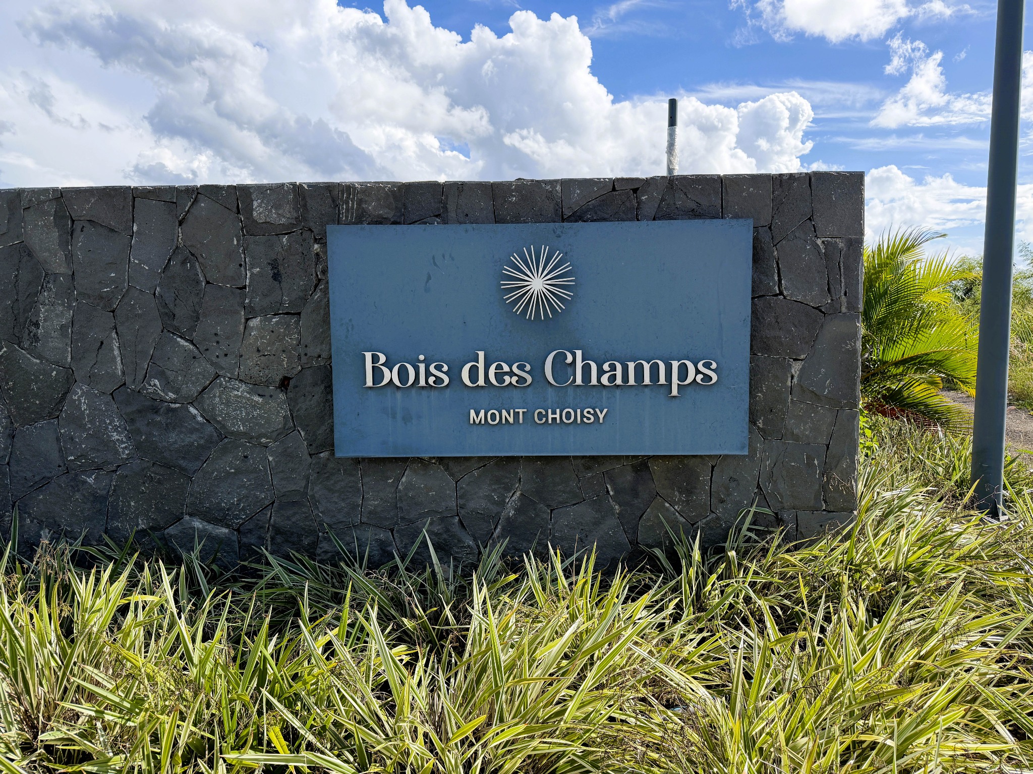 Residential land of 716.57 m2 for sale in Mon Choisy, north, Mauritius – LexpressProperty.com | 823234 | Ref01