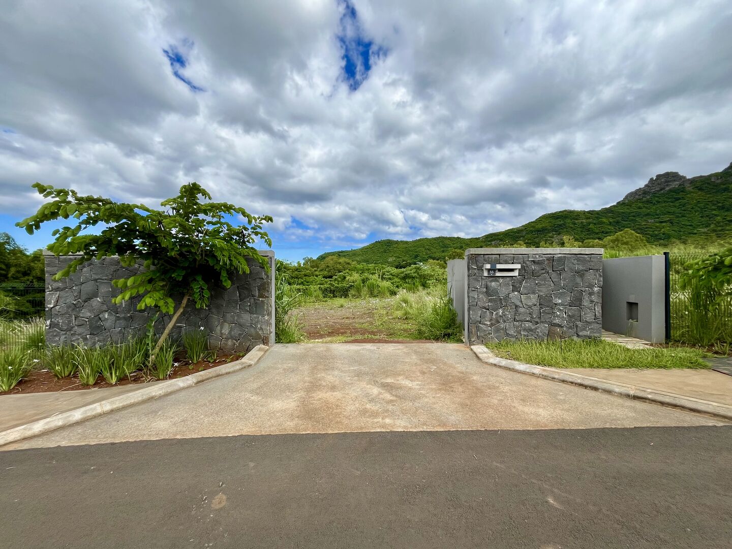 Commercial land of 1487 m2 for sale in Moka, center, Mauritius – LexpressProperty.com | 824517 | Ref01