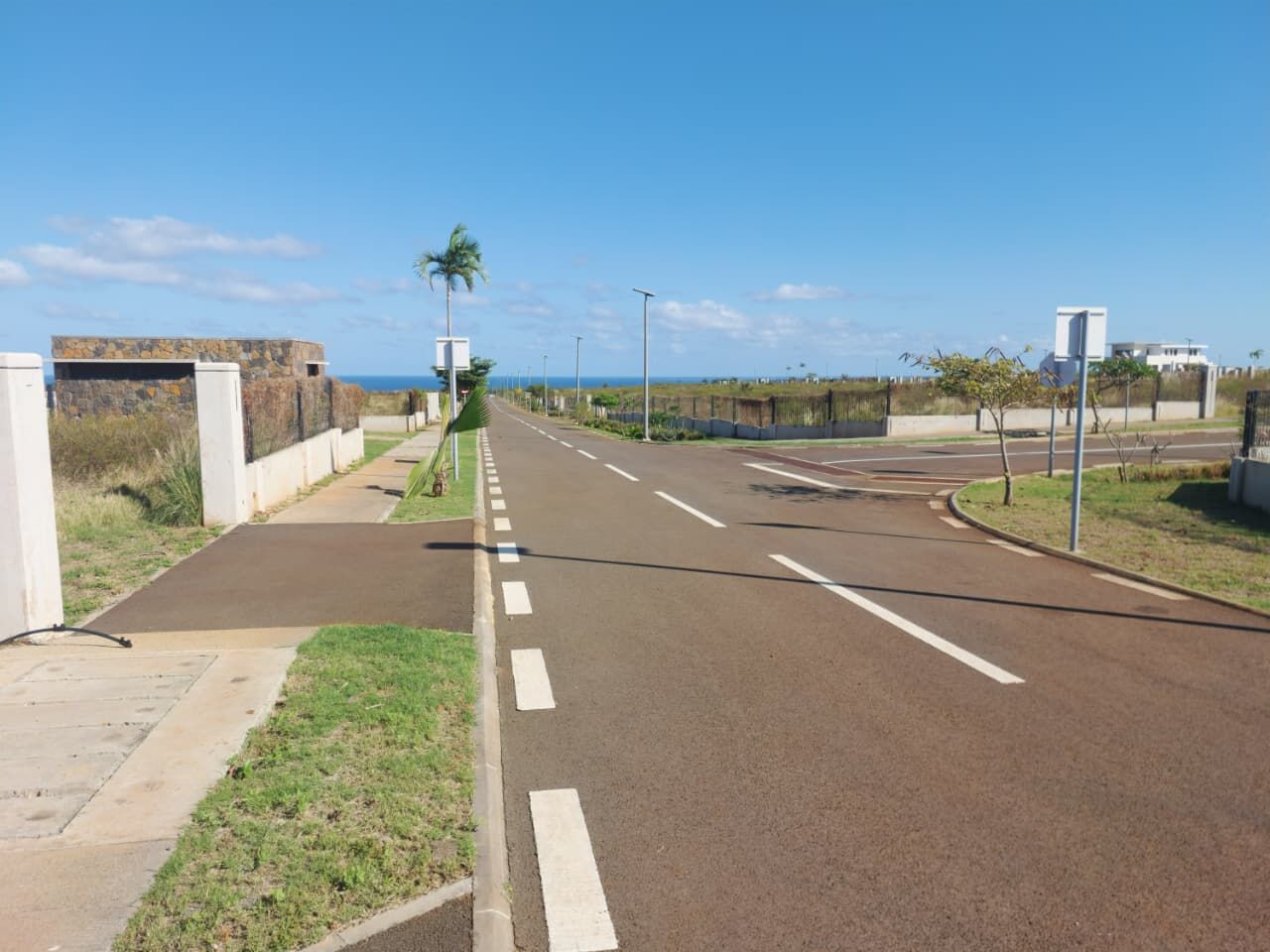 Terrain résidentiel de 678 m2 en vente à Flic en Flac, ouest, île Maurice – LexpressProperty.com | 824945 | Ref01