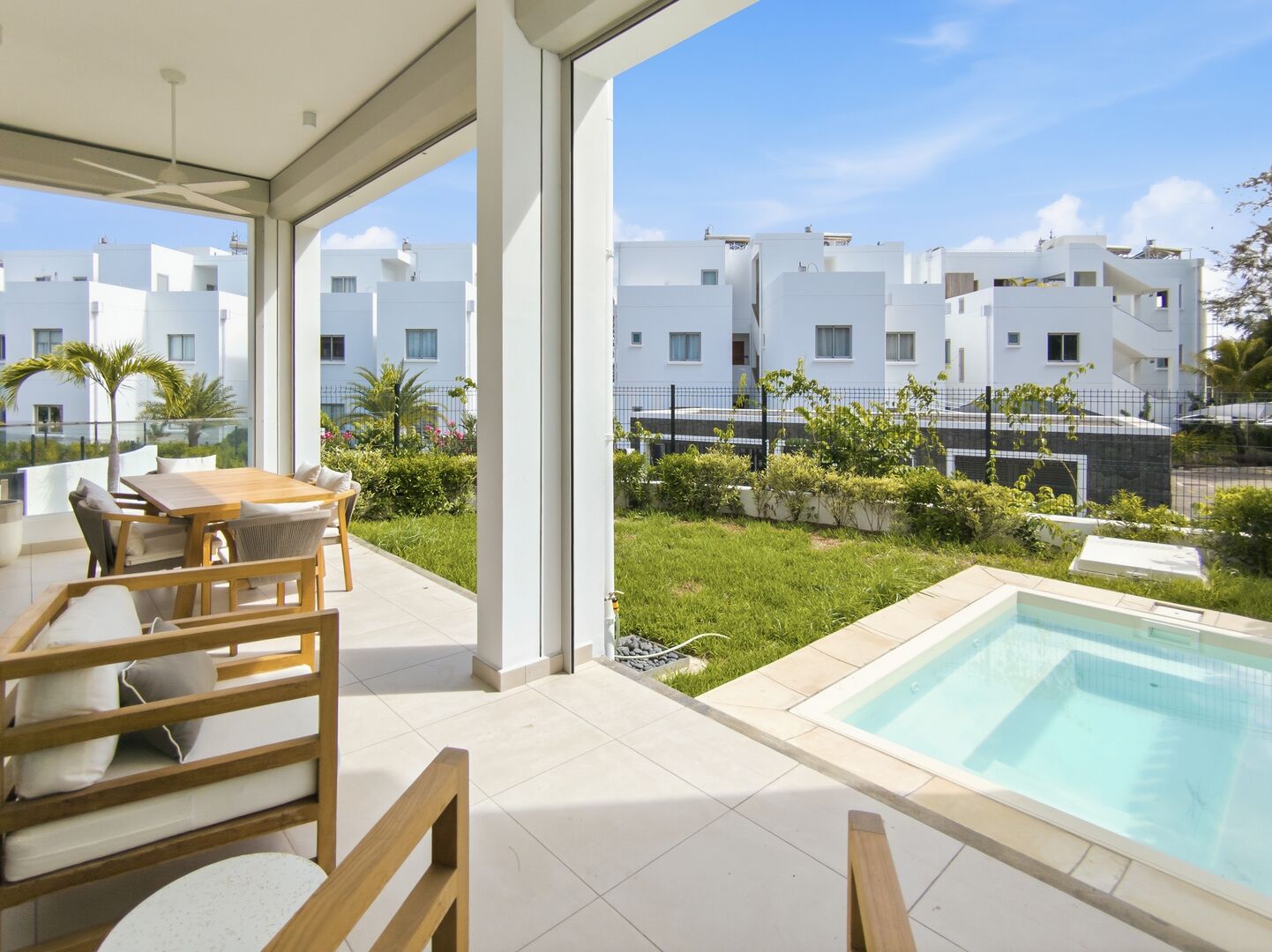Apartment of 3 bedrooms for rent in Grand Gaube, north, Mauritius – LexpressProperty.com | 826924 | Ref01