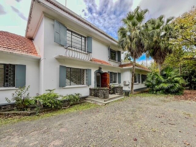 Maison / Villa 6 Chambre(s) en vente à Moka, centre, île Maurice – LexpressProperty.com | 827158 | Ref01