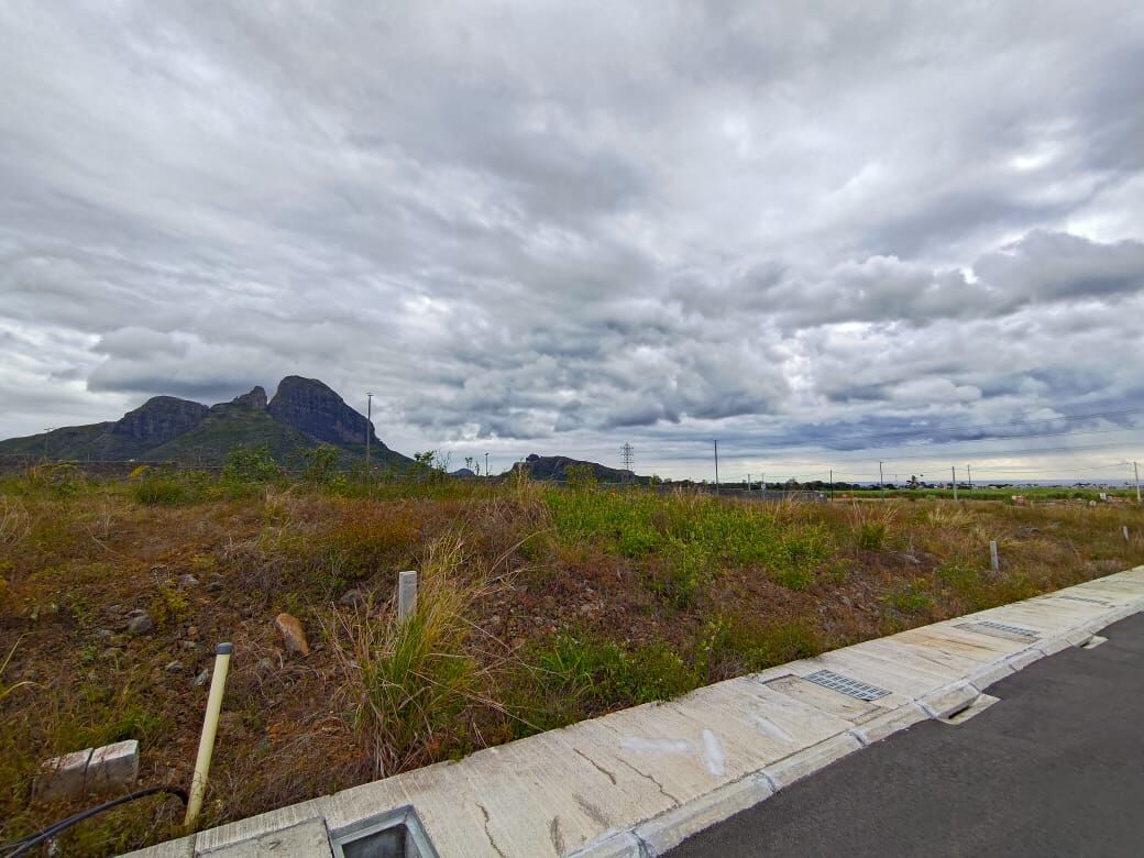 Residential land of 473 m2 for sale in Pierrefonds, west, Mauritius – LexpressProperty.com | 828576 | Ref01