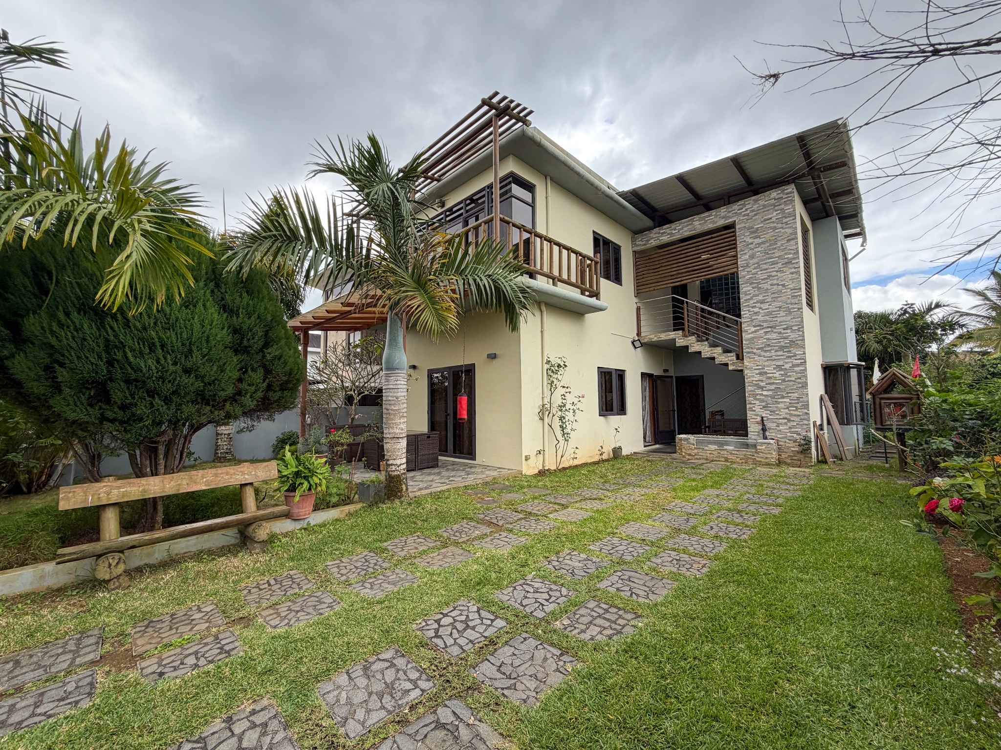 Apartment of 3 bedrooms for rent in Ebène, center, Mauritius – LexpressProperty.com | 829368 | Ref01
