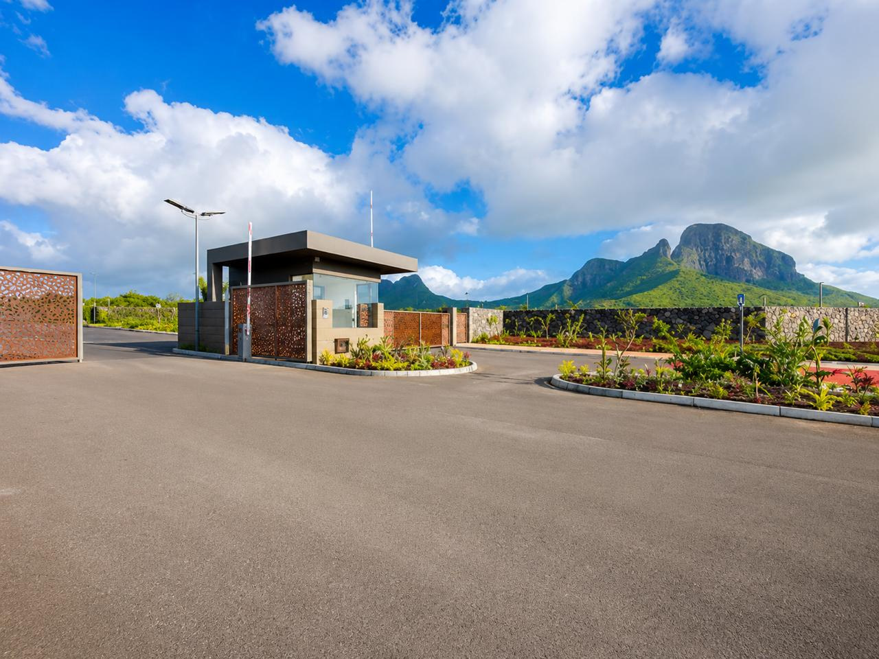 Residential land of 483 m2 for sale in Pierrefonds, west, Mauritius – LexpressProperty.com | 812613 | Ref01