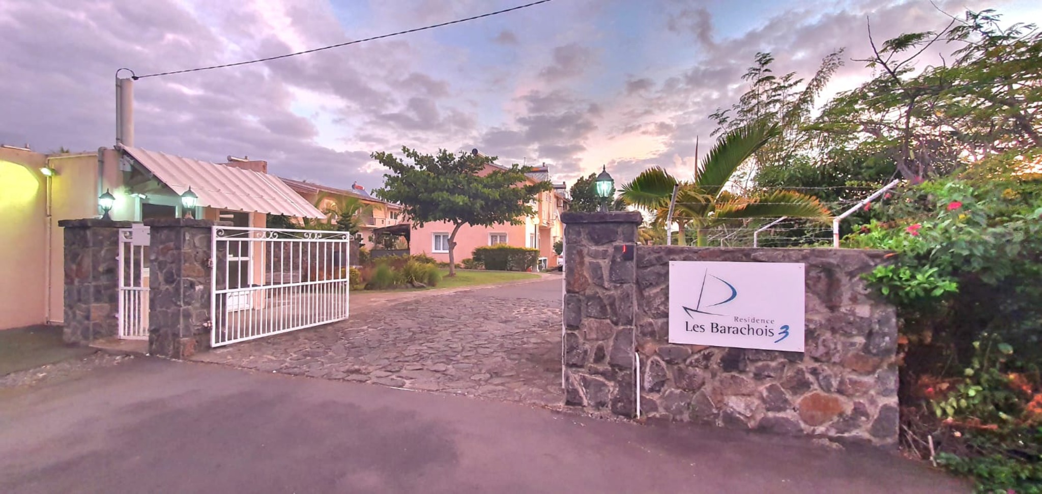 Townhouse / Duplex of 3 bedrooms for rent in Grand Gaube, north, Mauritius – LexpressProperty.com | 766946 | Ref01