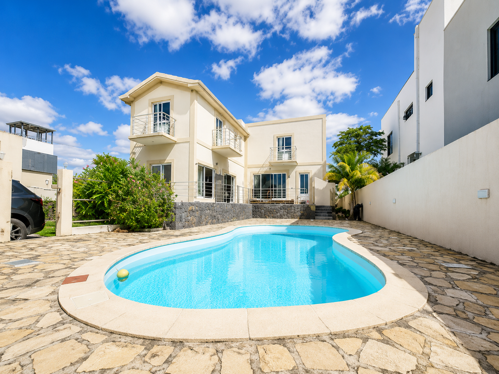 Maison / Villa 3 Chambre(s) en location à La Preneuse, ouest, île Maurice – LexpressProperty.com | 736962 | Ref01