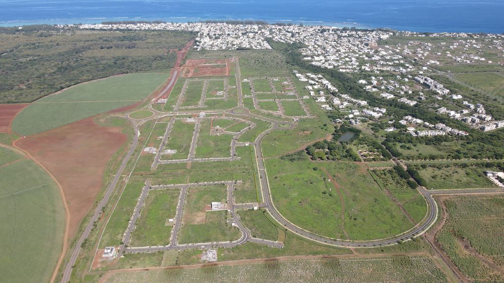 Residential land of 3559 m2 for sale in Flic en Flac, west, Mauritius – LexpressProperty.com | 810893 | Ref01