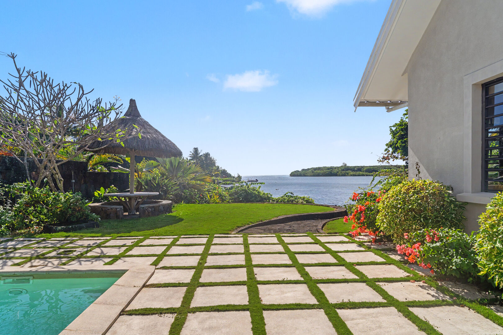 Maison / Villa 4 Chambre(s) en location à Belle Mare, est, île Maurice – LexpressProperty.com | 834408 | Ref01