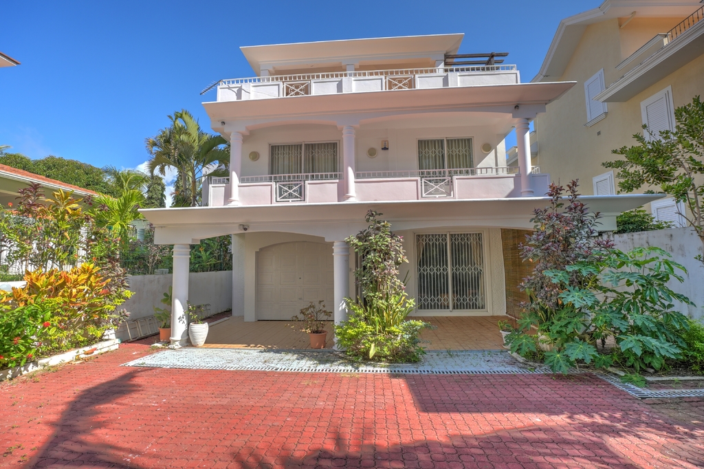 House / Villa of 4 bedrooms for rent in Blue Baie, south, Mauritius – LexpressProperty.com | 834331 | Ref01