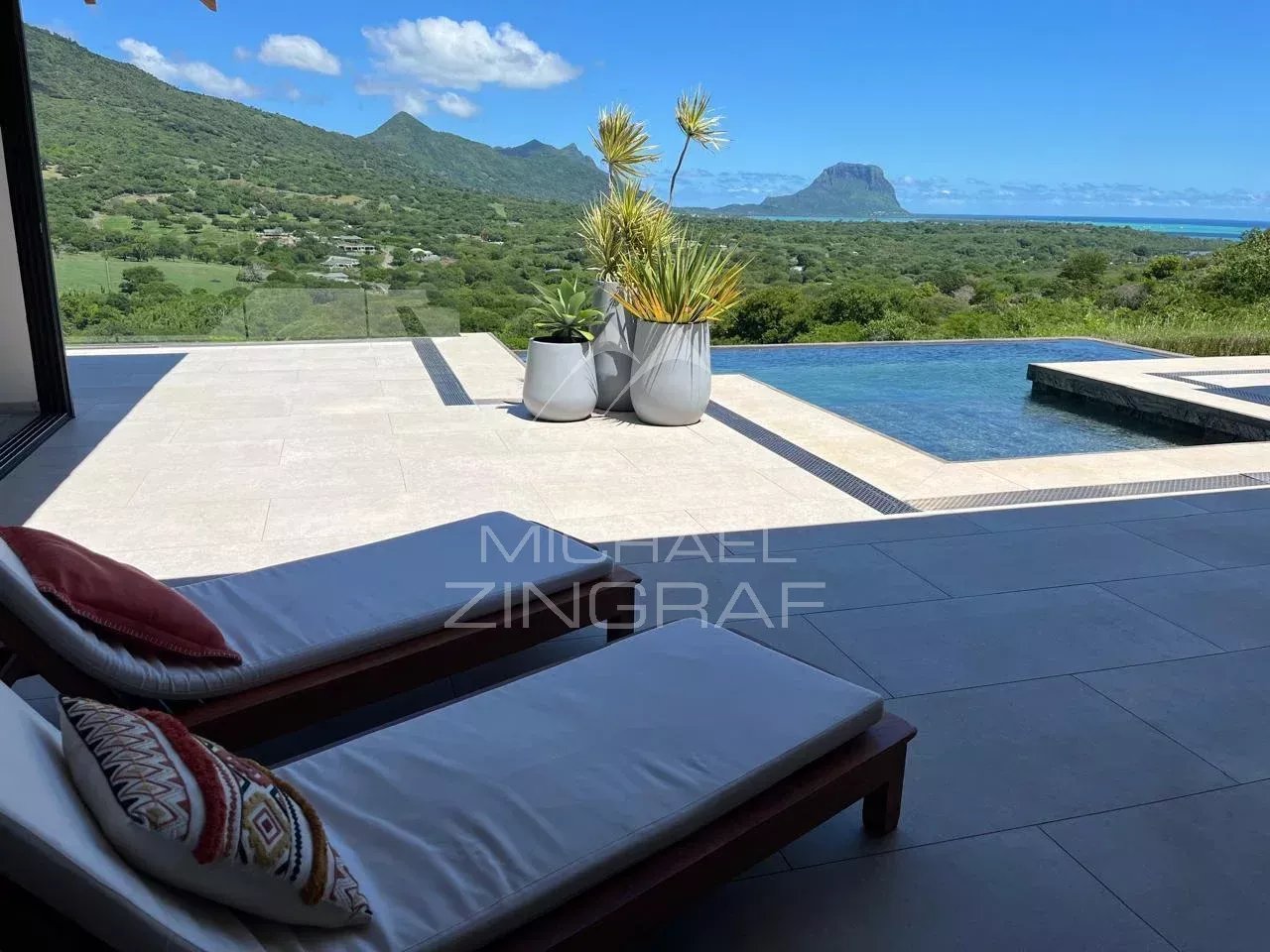 House / Villa of 5 bedrooms for rent in Petite Rivière Noire, west, Mauritius – LexpressProperty.com | 815663 | Ref01