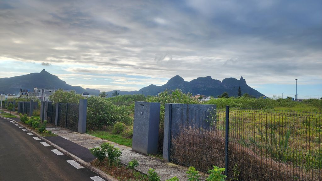 Residential land of 581.213799 m² for sale in l'Avenir, center, Mauritius – LexpressProperty.com | 835999 | Ref01