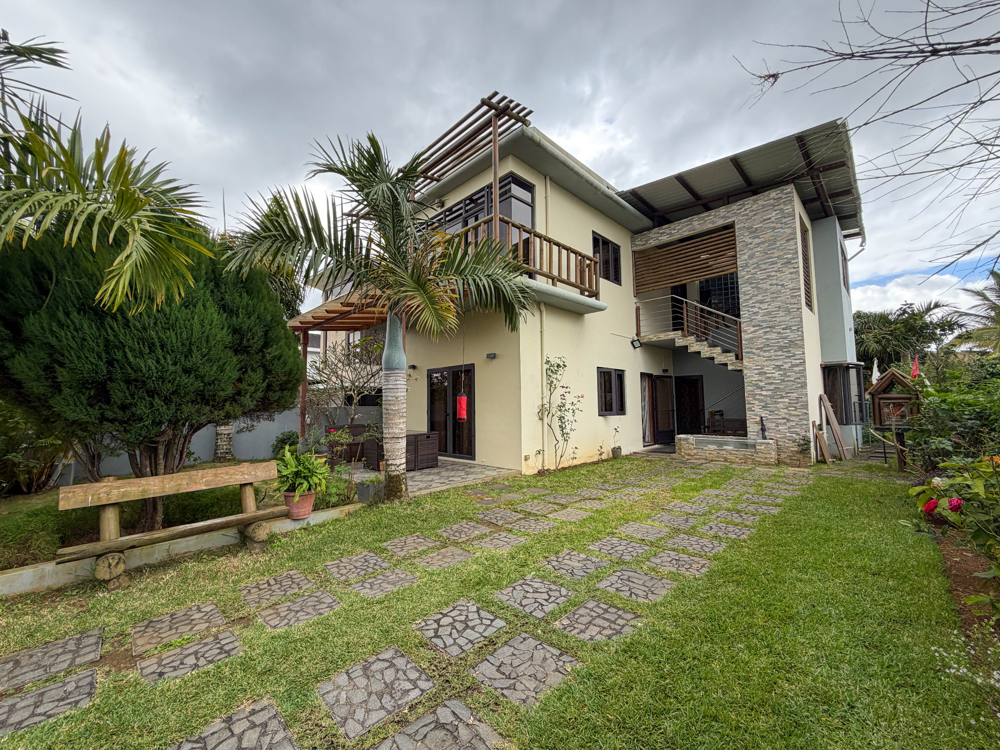 Apartment of 3 bedrooms for rent in Ebène, center, Mauritius – LexpressProperty.com | 831459 | Ref01