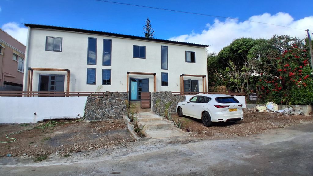 Townhouse / Duplex of 2 bedrooms for sale in Roches Brunes, center, Mauritius – LexpressProperty.com | 832072 | Ref01