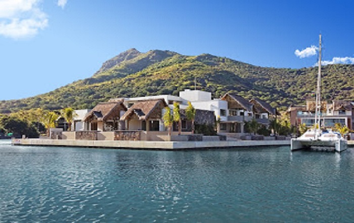 L'Estuaire: Why choose between waterfront and freehold?
